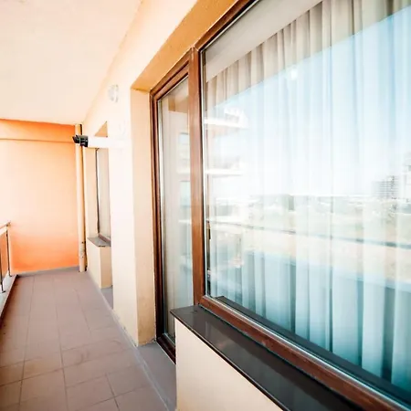 Summerland Apartament *